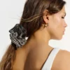 2er-Pack Scrunchies mit Schweizer Stickerei 2er-Pack Scrunchies mit Schweizer Stickerei