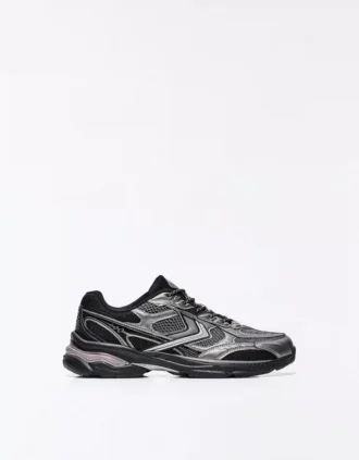 Asymmetrische Sport-Details – Sneaker