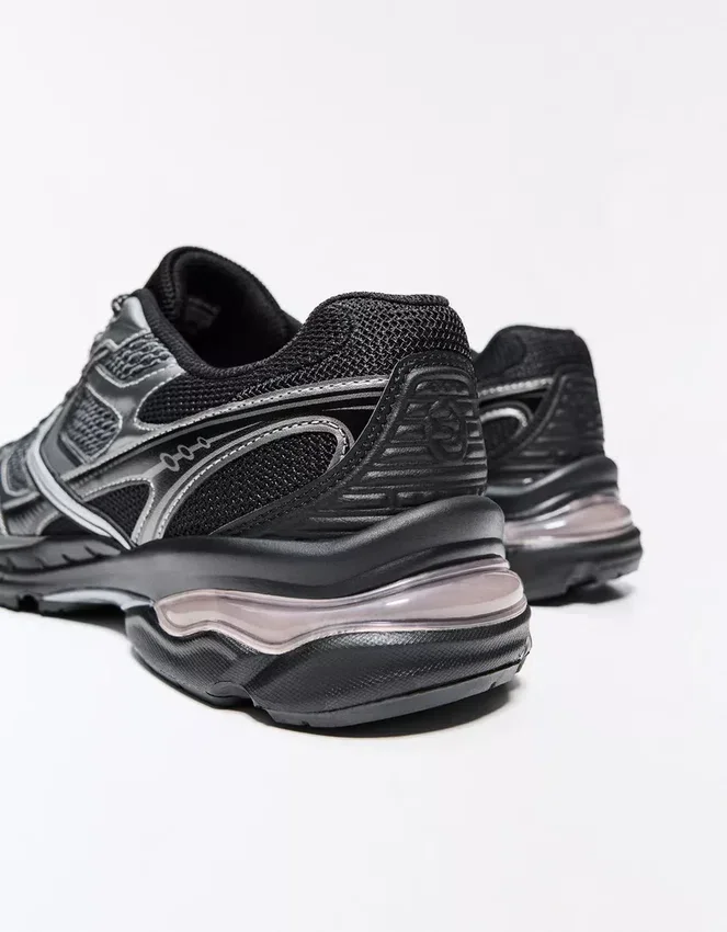 Asymmetrische Sport-Details – Sneaker Asymmetrische Sport-Details – Sneaker
