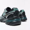Asymmetrische Sport-Details – Sneaker Asymmetrische Sport-Details – Sneaker