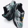 Asymmetrische Sport-Details – Sneaker Asymmetrische Sport-Details – Sneaker