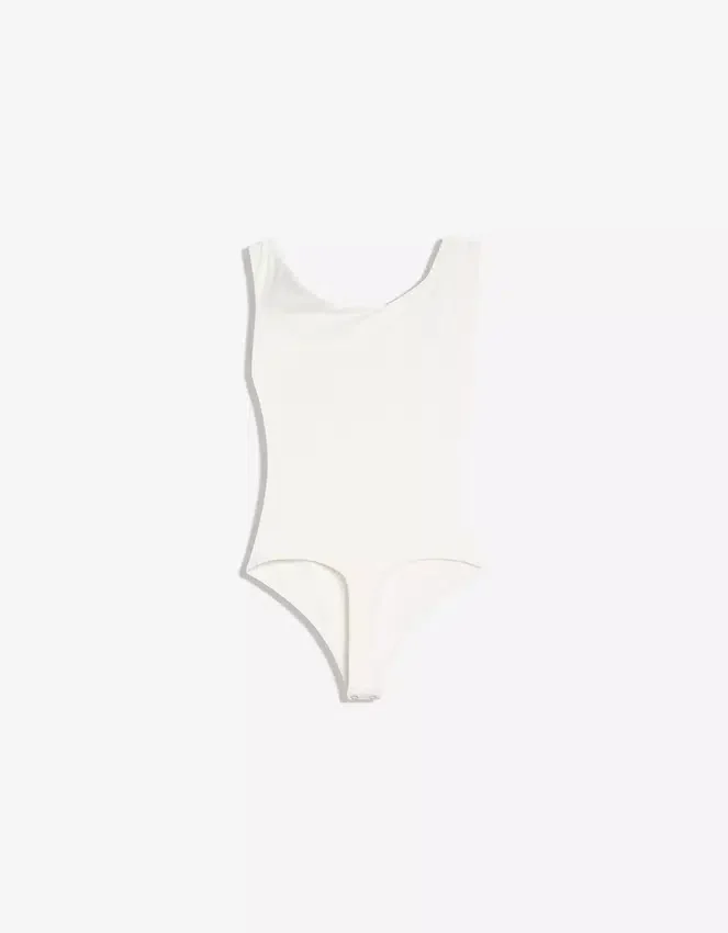 Asymmetrischer, geraffter Trägerbody Asymmetrischer, geraffter Trägerbody