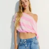 Asymmetrischer gestreifter Pullover Asymmetrischer gestreifter Pullover