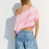 Asymmetrischer gestreifter Pullover Asymmetrischer gestreifter Pullover