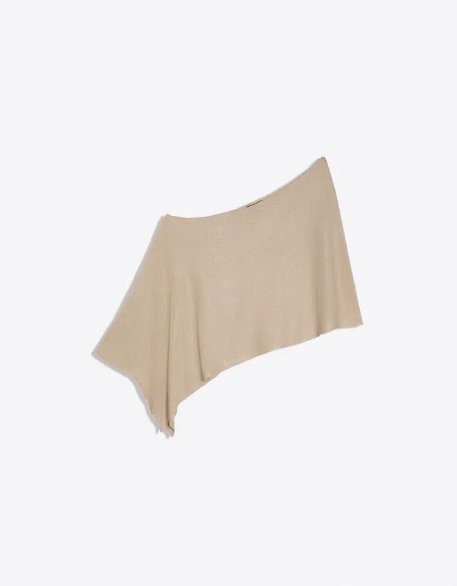 Asymmetrischer Umhang mit Metallfäden Asymmetrischer Umhang mit Metallfäden