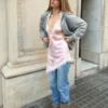 Asymmetrisches Minikleid aus Satin Asymmetrisches Minikleid aus Satin