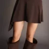 Asymmetrisches Minikleid mit langen Ärmeln und ausgestelltem Saum – Kleider und Overalls