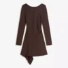 Asymmetrisches Minikleid mit langen Ärmeln und ausgestelltem Saum – Kleider und Overalls