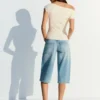 Asymmetrisches T-Shirt mit Gürtel Asymmetrisches T-Shirt mit Gürtel