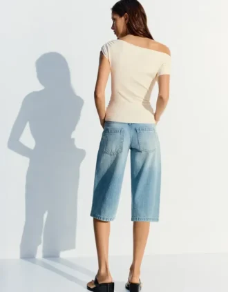 Asymmetrisches T-Shirt mit Gürtel