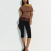 Asymmetrisches T-Shirt – Tops und Bodys Asymmetrisches T-Shirt – Tops und Bodys