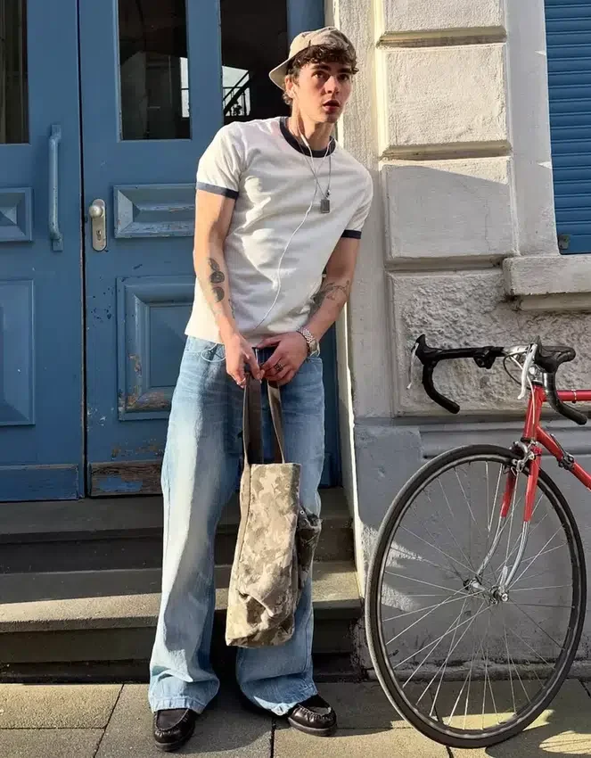 Ausgestellte Baggy-Jeans Ausgestellte Baggy-Jeans