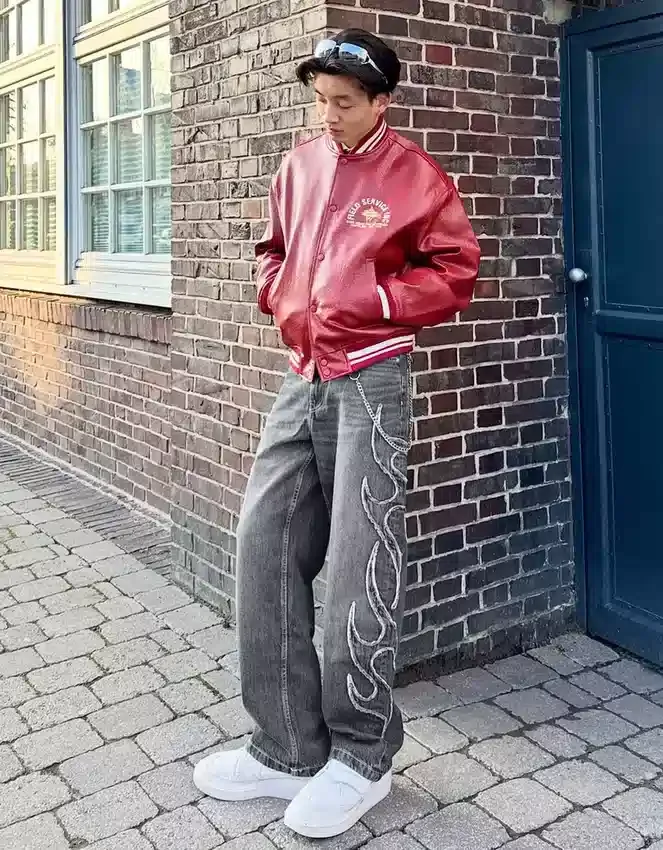 Baggy-Jeans mit Aufnäher Baggy-Jeans mit Aufnäher