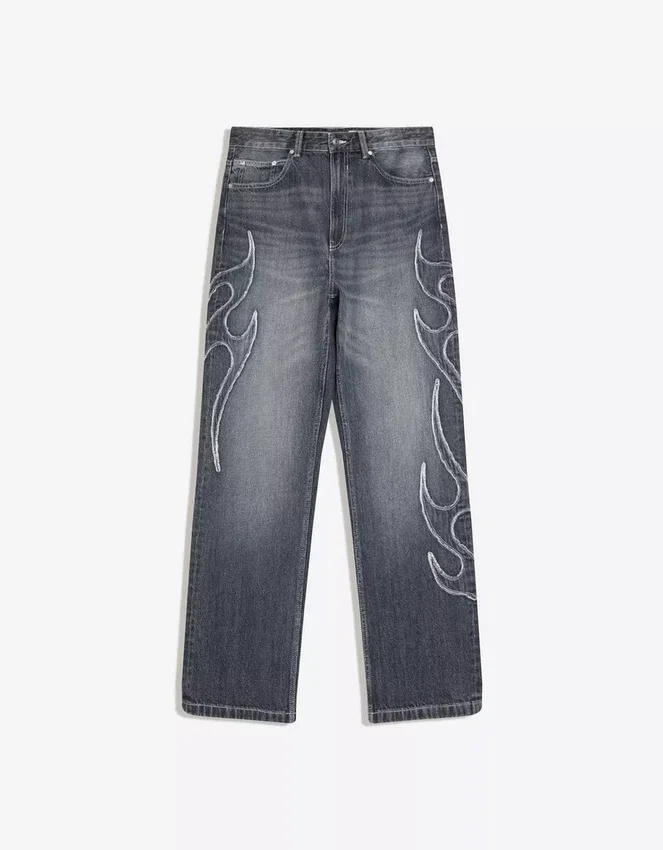 Baggy-Jeans mit Aufnäher Baggy-Jeans mit Aufnäher