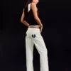 Baggy-Jeans mit niedriger Leibhöhe und Nieten – Hose