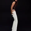 Baggy-Jeans mit niedriger Leibhöhe und Nieten – Hose