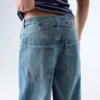 Baggy-Jeans mit Schnalle hinten – Jeans