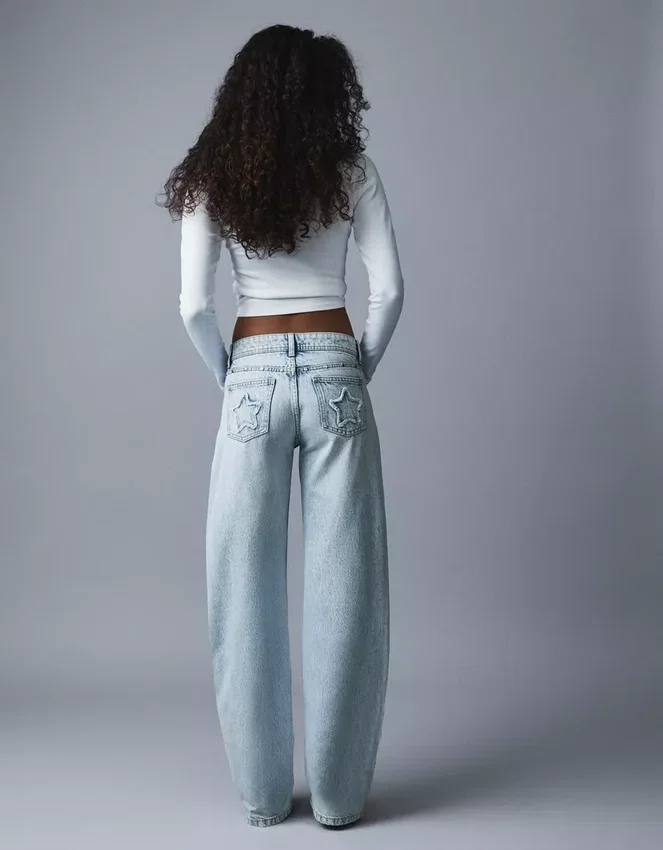 Baggy-Jeans mit Stern-Nieten – Hose Baggy-Jeans mit Stern-Nieten – Hose