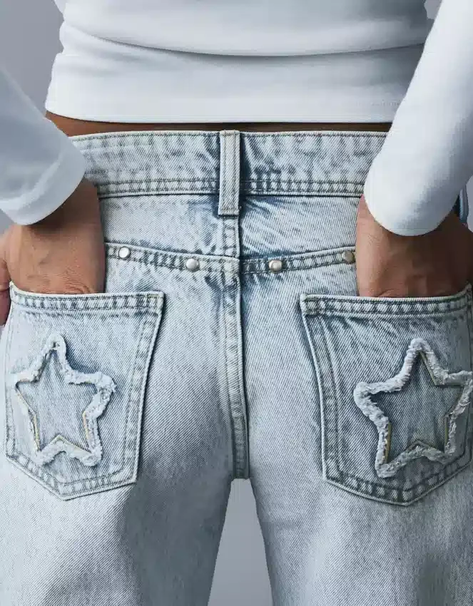 Baggy-Jeans mit Stern-Nieten – Hose Baggy-Jeans mit Stern-Nieten – Hose