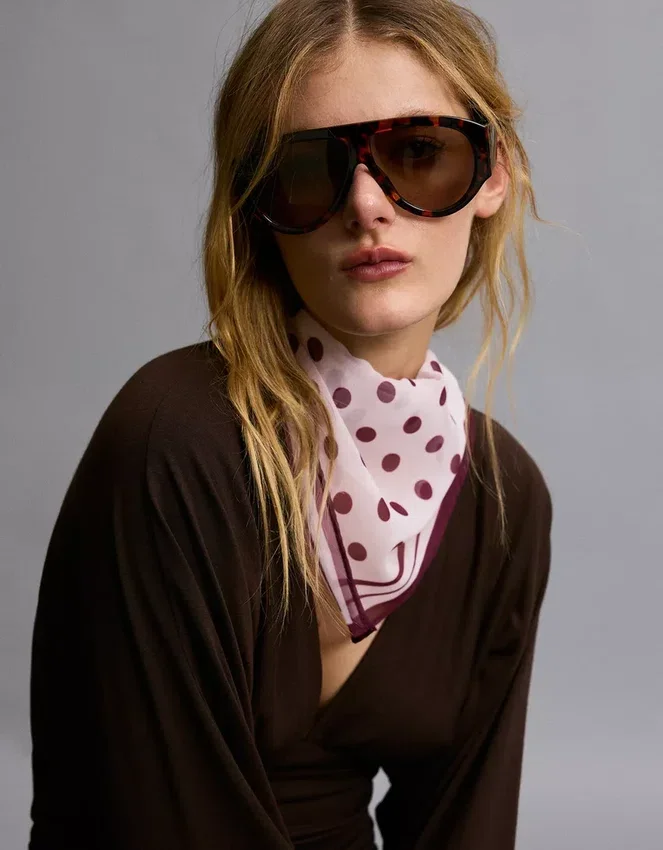 Bandana mit Polka-Dot-Muster Bandana mit Polka-Dot-Muster