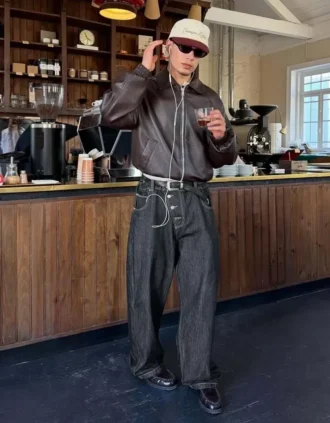 Barrel-Jeans mit überkreuzten Knöpfen – Jeans