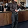 Barrel-Jeans mit überkreuzten Knöpfen – Jeans