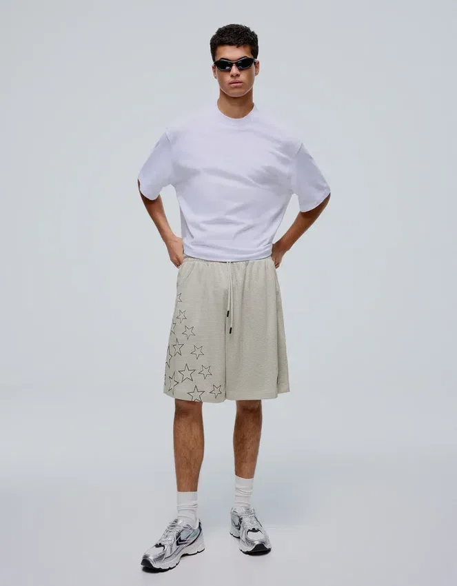 Bedruckte Bermudashorts aus Mesh Bedruckte Bermudashorts aus Mesh