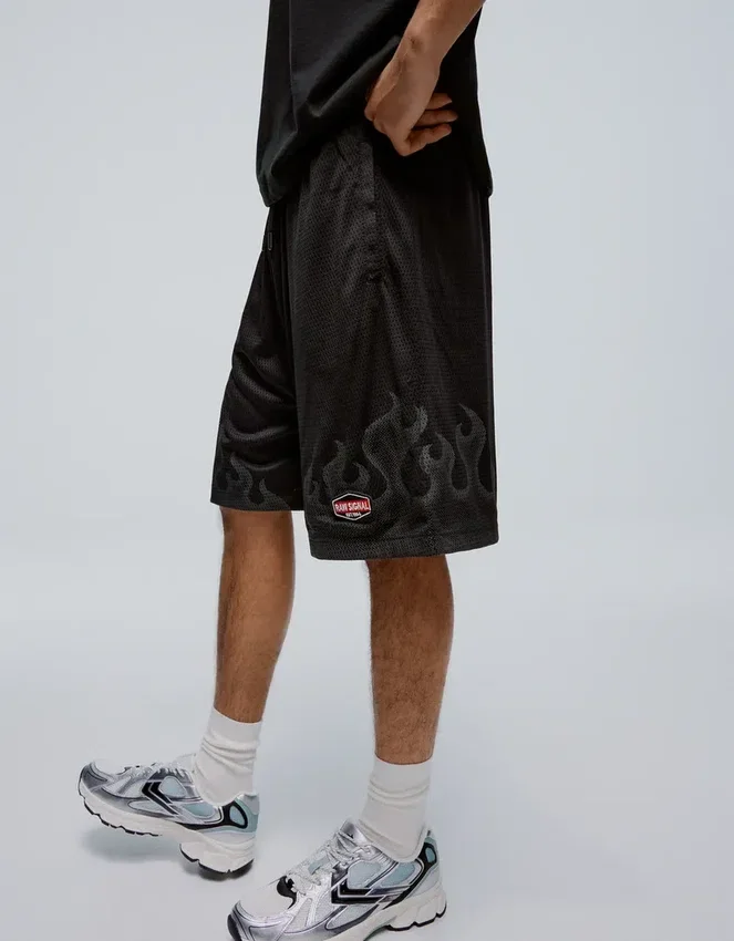 Bedruckte Bermudashorts aus Mesh Bedruckte Bermudashorts aus Mesh