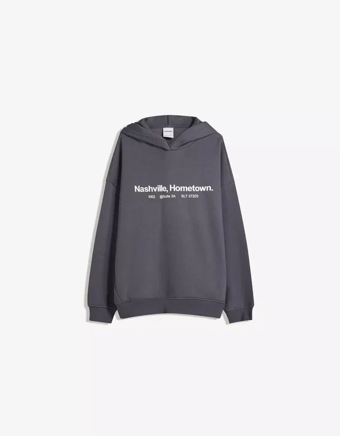 Bedrucktes Kapuzensweatshirt mit Kapuze – Tops und Bodys Bedrucktes Kapuzensweatshirt mit Kapuze – Tops und Bodys