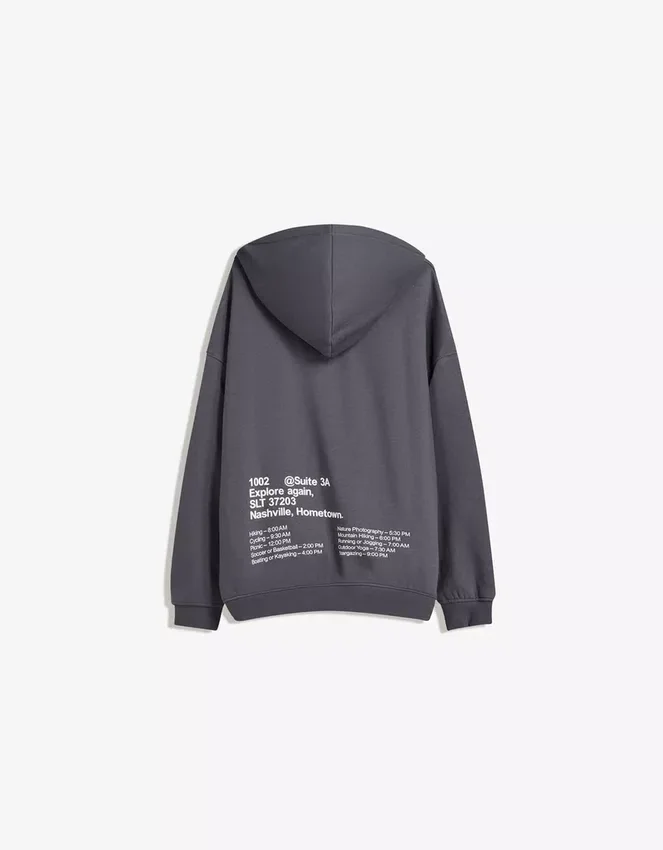Bedrucktes Kapuzensweatshirt mit Kapuze – Tops und Bodys Bedrucktes Kapuzensweatshirt mit Kapuze – Tops und Bodys