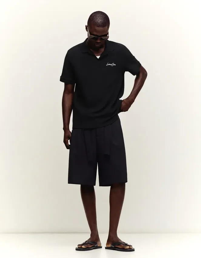 Besticktes Kurzarm-Poloshirt – T-Shirts und Poloshirts Besticktes Kurzarm-Poloshirt – T-Shirts und Poloshirts