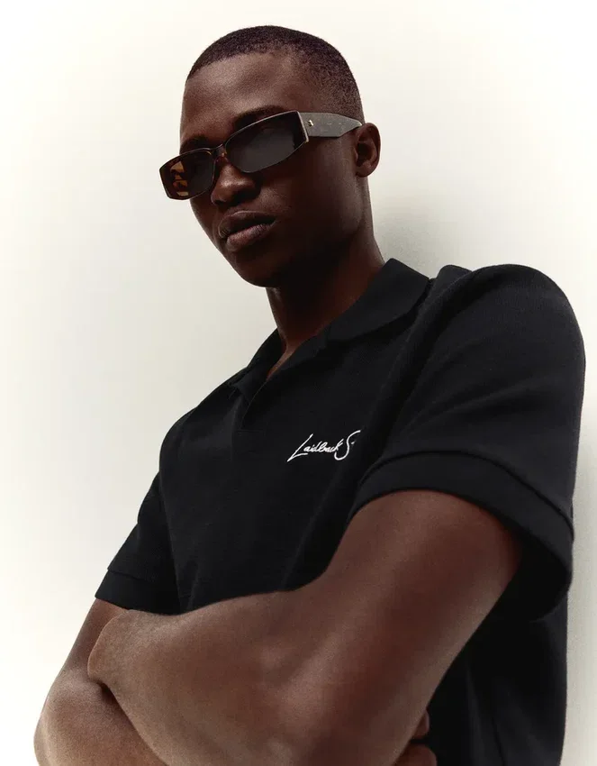 Besticktes Kurzarm-Poloshirt – T-Shirts und Poloshirts Besticktes Kurzarm-Poloshirt – T-Shirts und Poloshirts