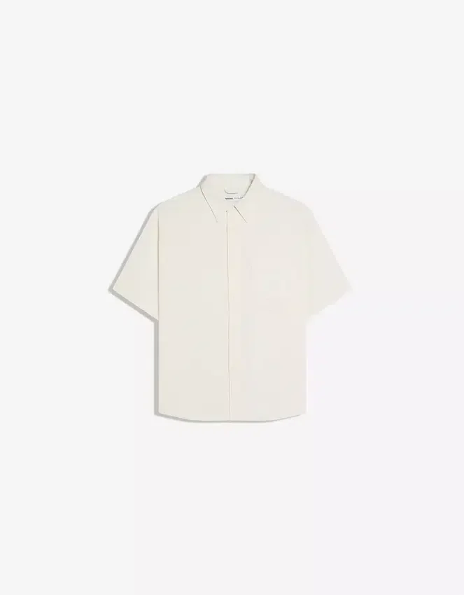 Besticktes Kurzarm-Shirt mit gerader Fit-Passform – Hemden – Herren Besticktes Kurzarm-Shirt mit gerader Fit-Passform – Hemden – Herren