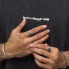 Besticktes, ärmelloses T-Shirt Besticktes, ärmelloses T-Shirt