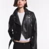 Bikerjacke aus Faux Leather – Jacken und Trenchcoats Bikerjacke aus Faux Leather – Jacken und Trenchcoats