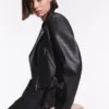 Bikerjacke aus Faux Leather – Jacken und Trenchcoats Bikerjacke aus Faux Leather – Jacken und Trenchcoats