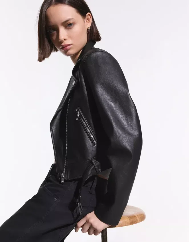 Bikerjacke aus Faux Leather – Jacken und Trenchcoats Bikerjacke aus Faux Leather – Jacken und Trenchcoats