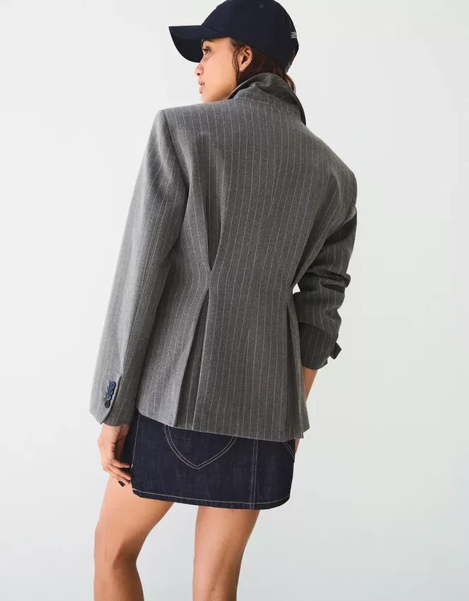 Blazer mit Abnähern am Rücken – Jacken und Trenchcoats Blazer mit Abnähern am Rücken – Jacken und Trenchcoats