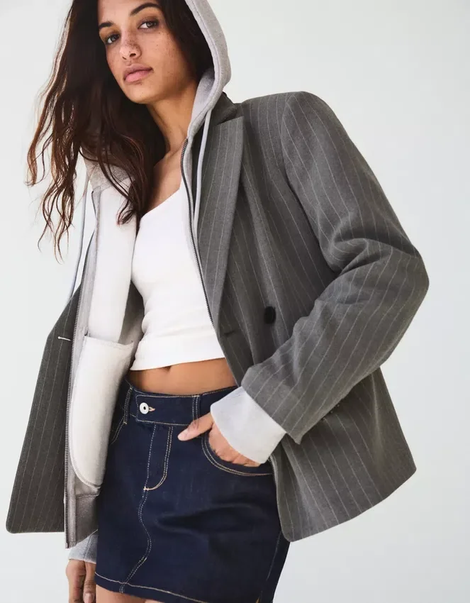 Blazer mit Abnähern am Rücken – Jacken und Trenchcoats Blazer mit Abnähern am Rücken – Jacken und Trenchcoats