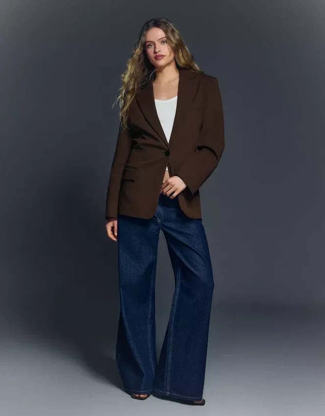 Blazer mit Schnalle am Rücken – Jacken und Trenchcoats Blazer mit Schnalle am Rücken – Jacken und Trenchcoats