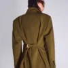 Blazer mit Schnalle am Rücken – Jacken und Trenchcoats Blazer mit Schnalle am Rücken – Jacken und Trenchcoats