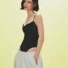 Bodysuit mit Trägern und Drapierung Bodysuit mit Trägern und Drapierung