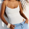 Bodysuit mit Trägern und Drapierung Bodysuit mit Trägern und Drapierung
