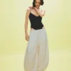 Bodysuit mit Trägern und Drapierung Bodysuit mit Trägern und Drapierung