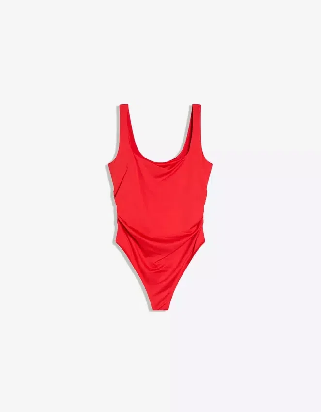 Bodysuit mit Trägern und quadratischem Ausschnitt Bodysuit mit Trägern und quadratischem Ausschnitt