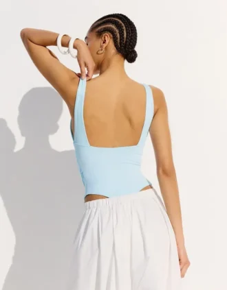 Bodysuit mit Trägern und Raffungen Bodysuit mit Trägern und Raffungen
