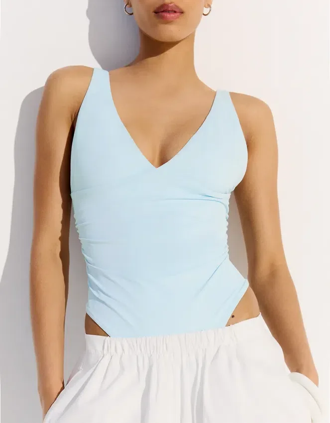 Bodysuit mit Trägern und Raffungen Bodysuit mit Trägern und Raffungen