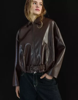 Bomberjacke aus Faux Leather mit Gürtel – Jacken und Trenchcoats