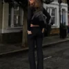 Bootcut-Jeans mit niedriger Leibhöhe und Patten Bootcut-Jeans mit niedriger Leibhöhe und Patten