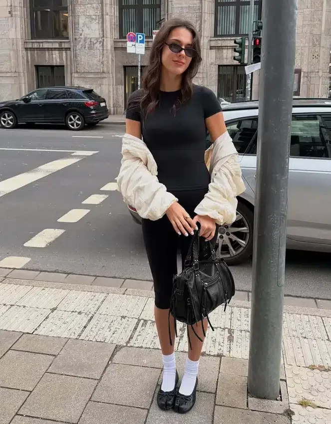 Bowling-Tasche mit Riemen im Used-Look – Taschen und Geldbörsen Bowling-Tasche mit Riemen im Used-Look – Taschen und Geldbörsen
